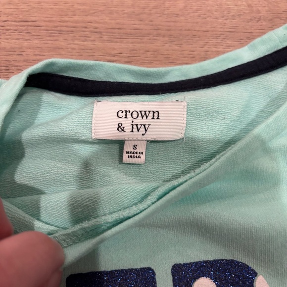 Crown & Ivy girls' light blue long-sleeve T-shirt with "FRI YAY" Small - Picture 3 of 5